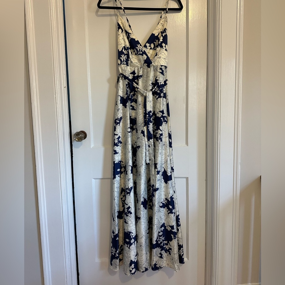 NWT Lulu’s navy floral maxi dress